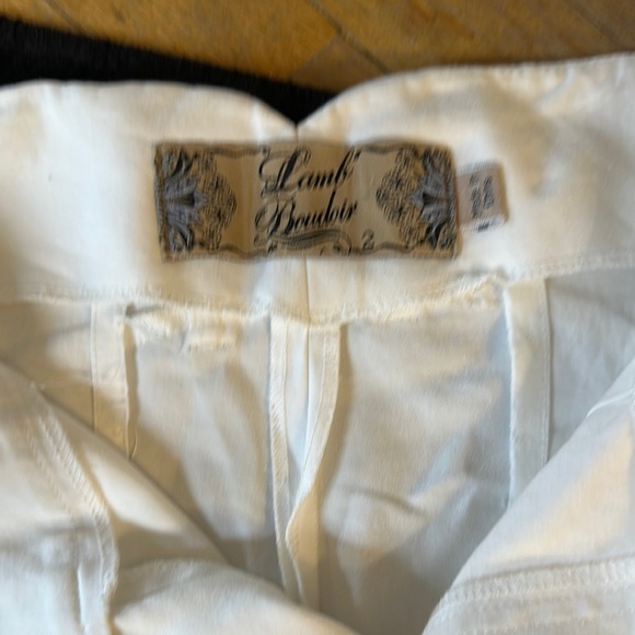 L Shorts - Picture 2 of 8